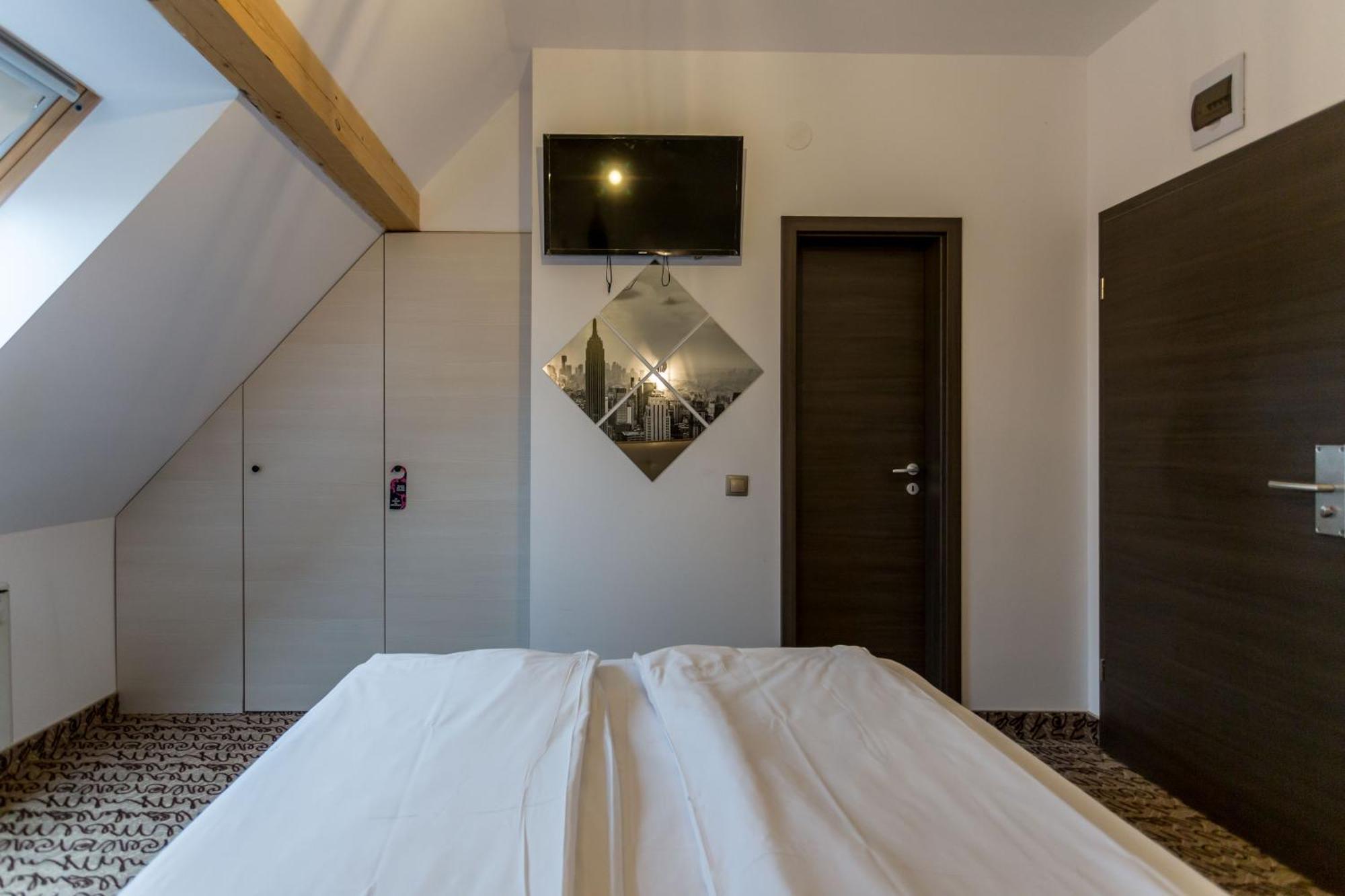 Hotel Bliss Sibiu Buitenkant foto